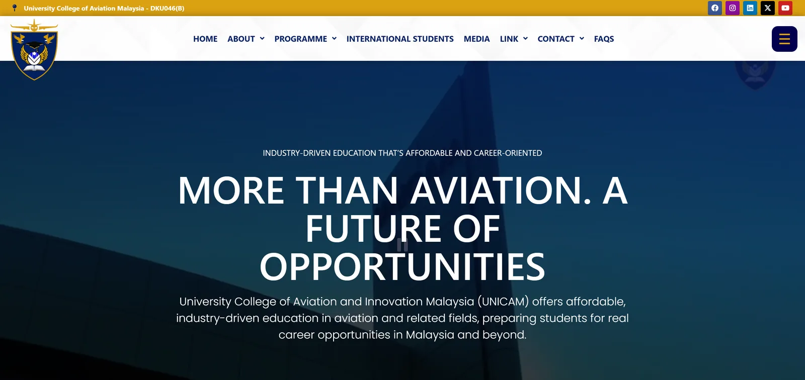 Website kolej universiti penerbangan UniCAM yang dibina semula oleh Lucian